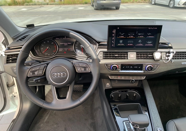 Audi A4 cena 115000 przebieg: 28000, rok produkcji 2021 z Kraków małe 137